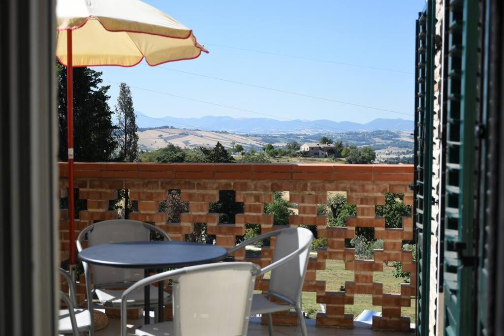 Villa Ginevri, La Casa Vacanze Immersa Nel Verde Mondavio Luaran gambar