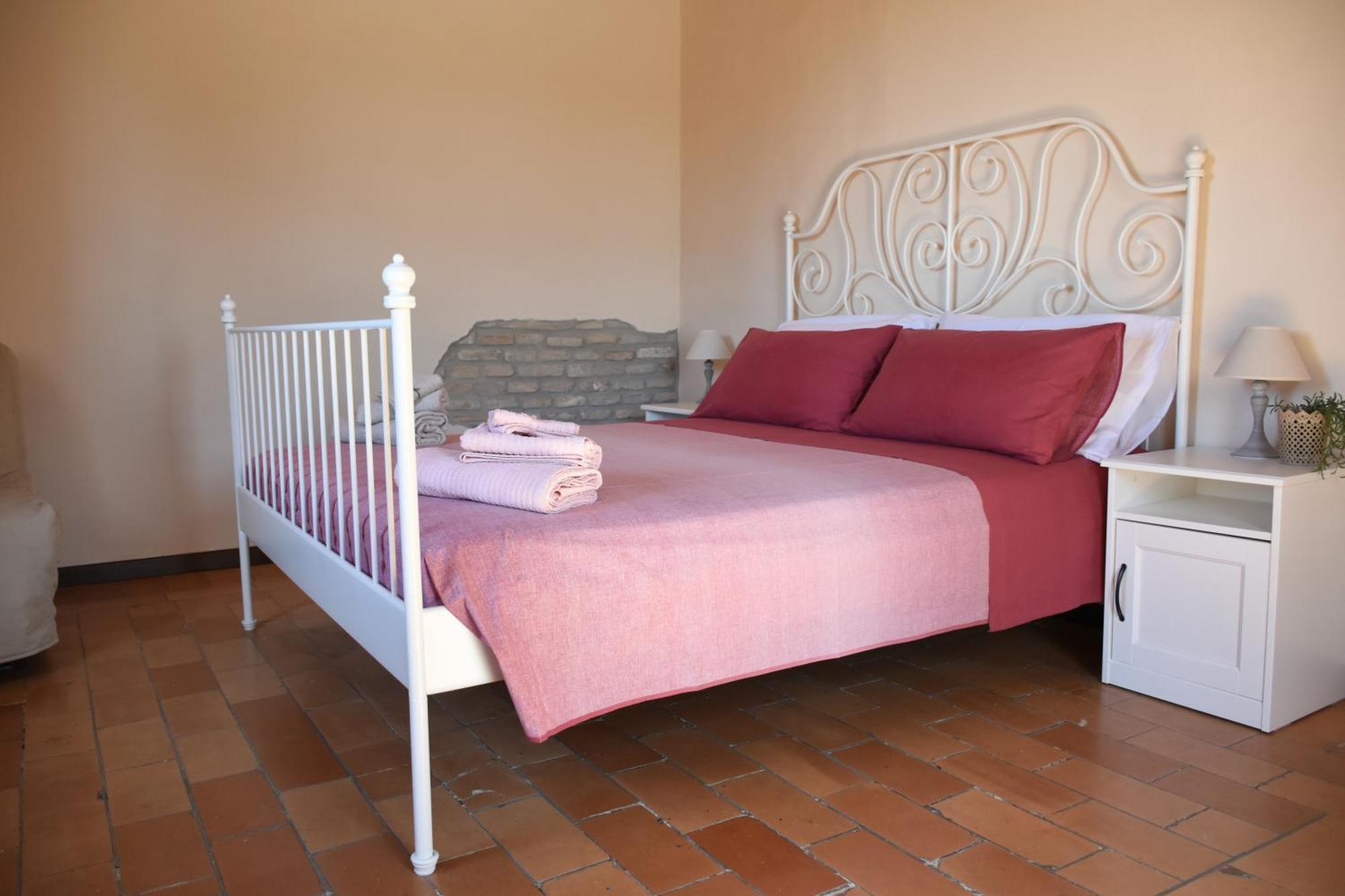 Villa Ginevri, La Casa Vacanze Immersa Nel Verde Mondavio Luaran gambar